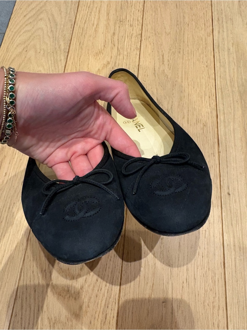 CHANEL Black Suede CC Logo Cap toe Ballet Flats with Bow - Picture 2 of 8